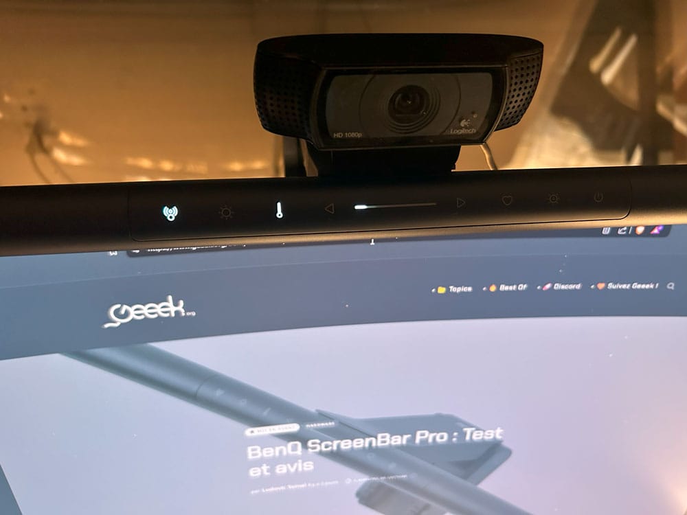 benq-screenbar-pro-webcam.jpg