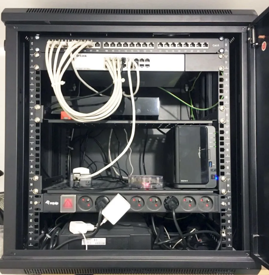 Quelques exemples de baies de brassage de geek