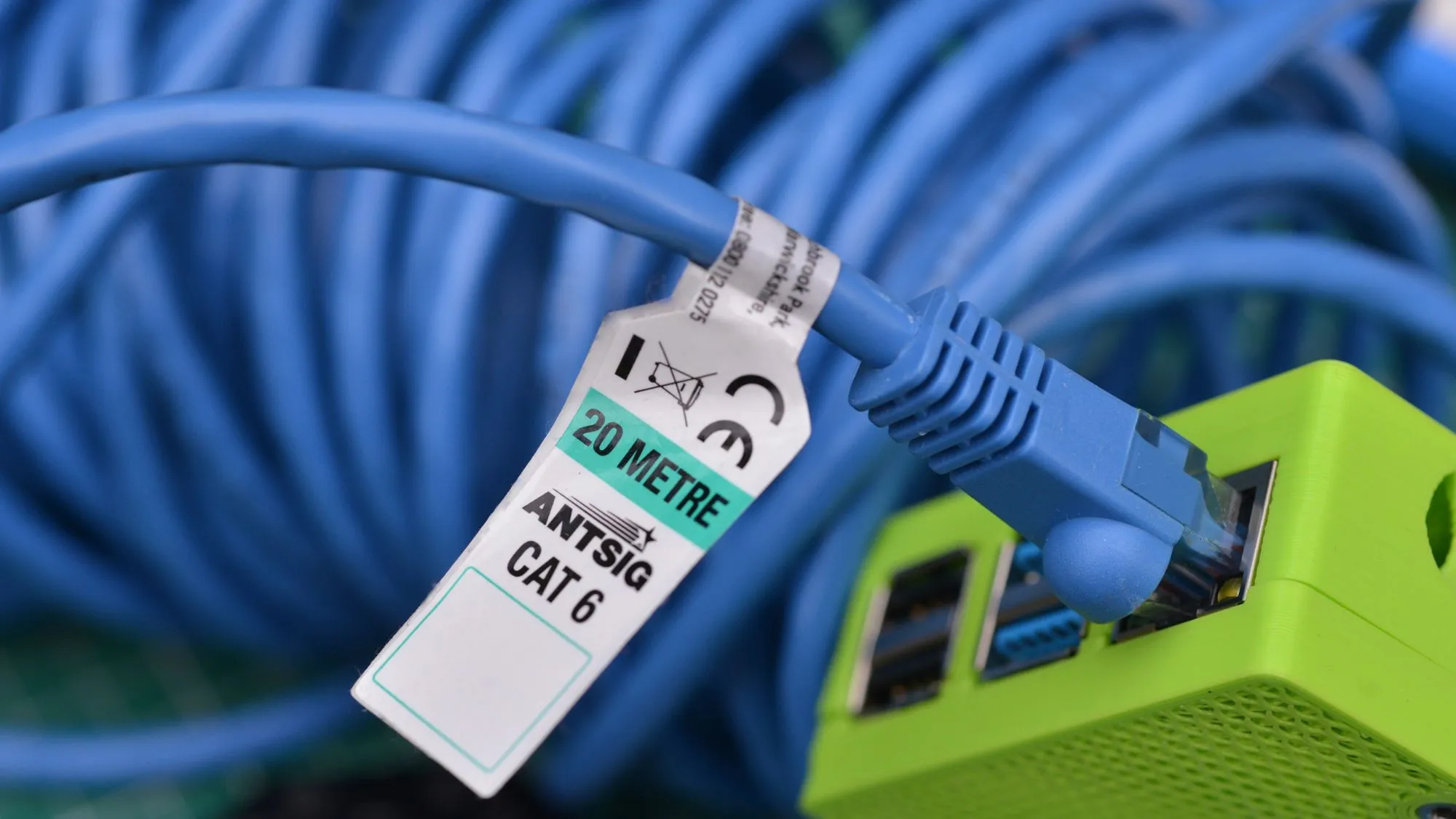 Cat 8, Cat 7, Cat 6A, Grade 3S : Quel câble RJ45 choisir pour ma maison 🏡 ?