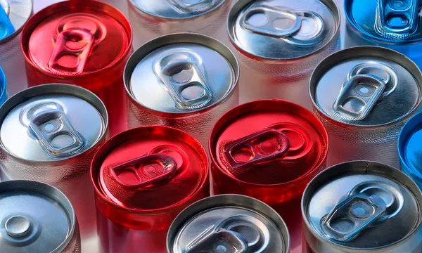 Réalisez un abat-jour contemporain avec des capsules de canettes