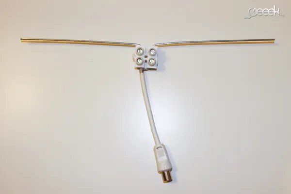 Comment fabriquer une antenne TNT ? (MAJ 2025)